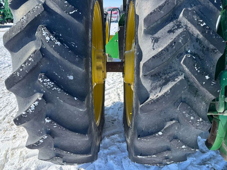 2012-john-deere-8310r-image-46