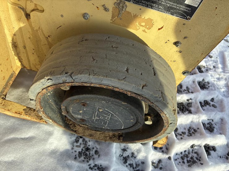 2016-jlg-1932es-image-8