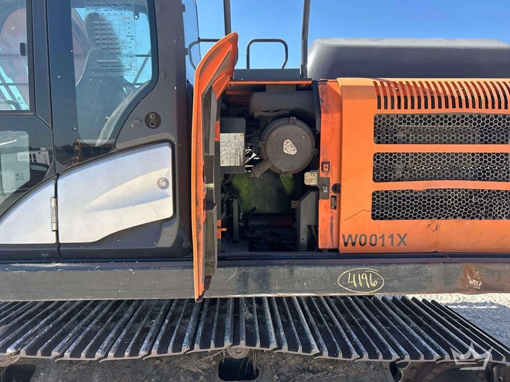 2015-hitachi-zx210-lc-image-18