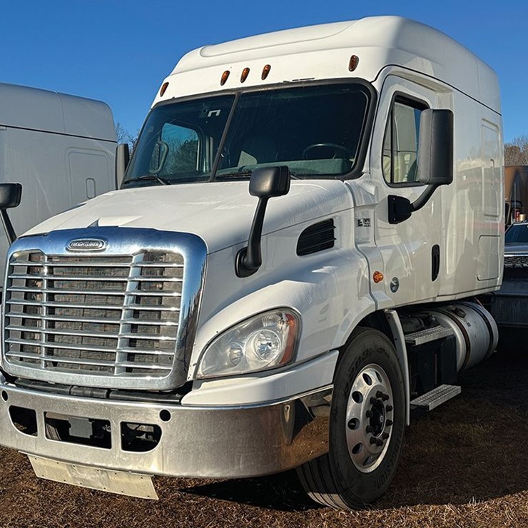 2020 FREIGHTLINER CASCADIA 113