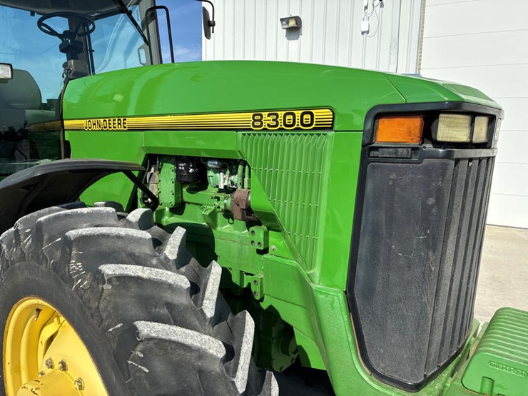 1995-john-deere-8300-image-17