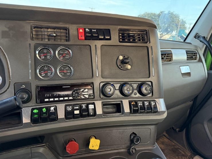 2019-kenworth-t880-image-12