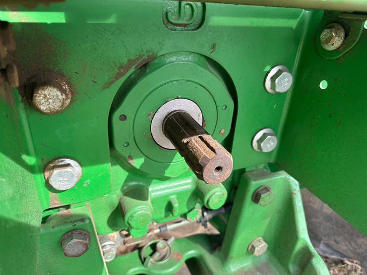 2011-john-deere-5090m-image-17