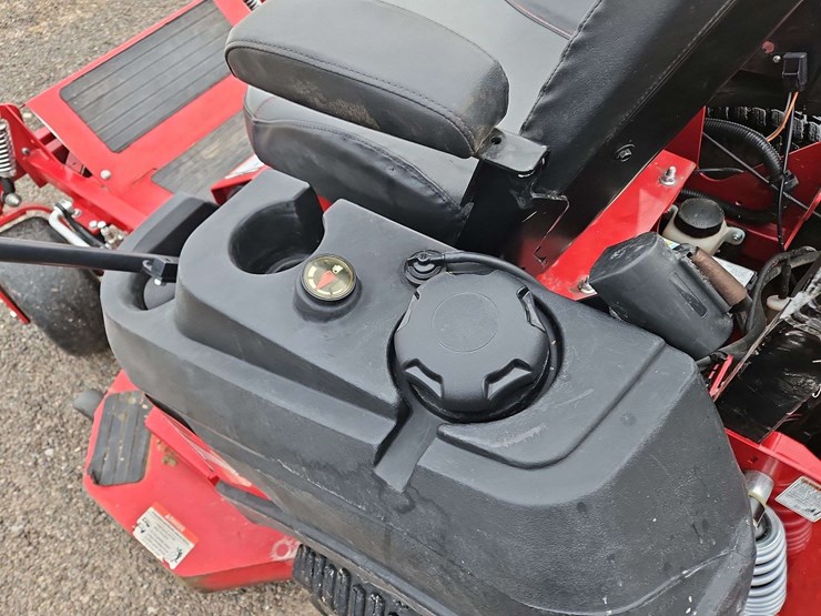 2022-ferris-is-600z-zero-turn-lawn-mower-image-4