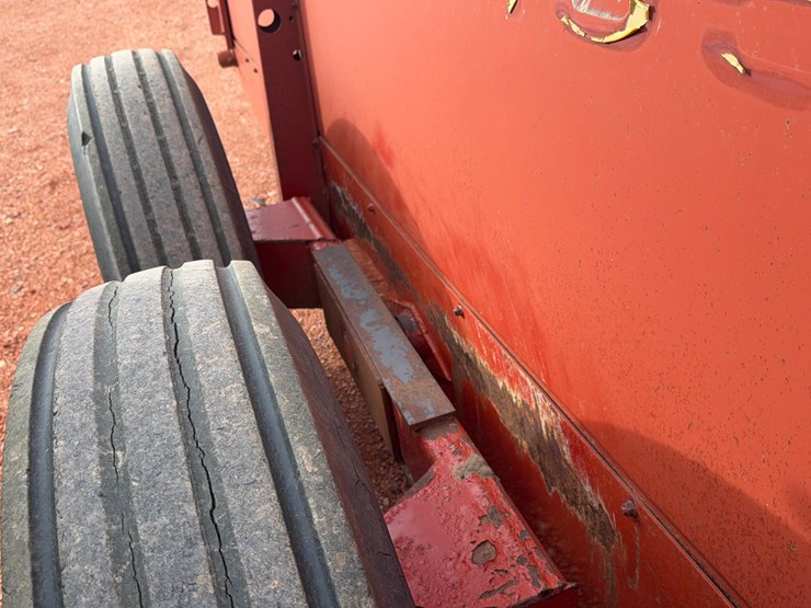 new-holland-195-image-10