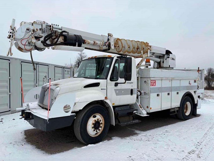 2011-international-digger-derrick-truck-image-1