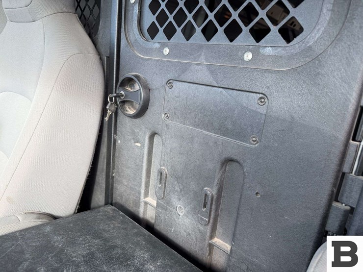 2010-ford-cargo-image-32