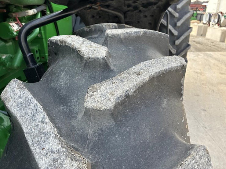 2012-john-deere-8260r-image-39