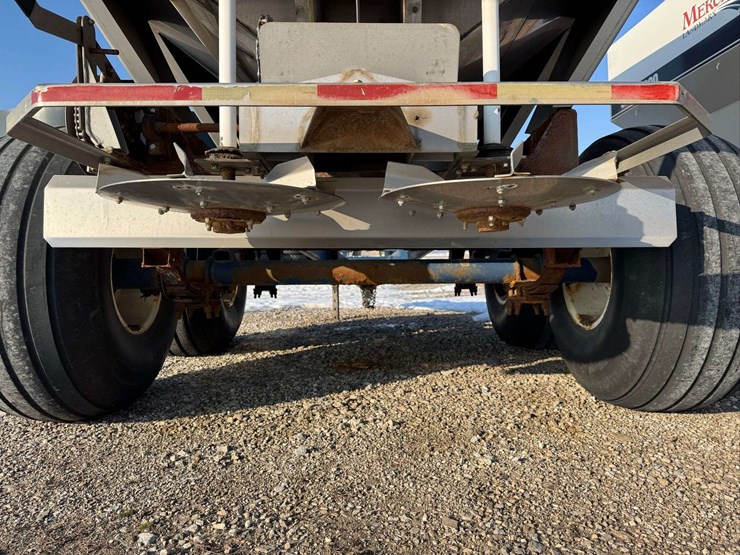 nc-8000.-pull-type-fertilizer-spreader.-8-ton-image-10