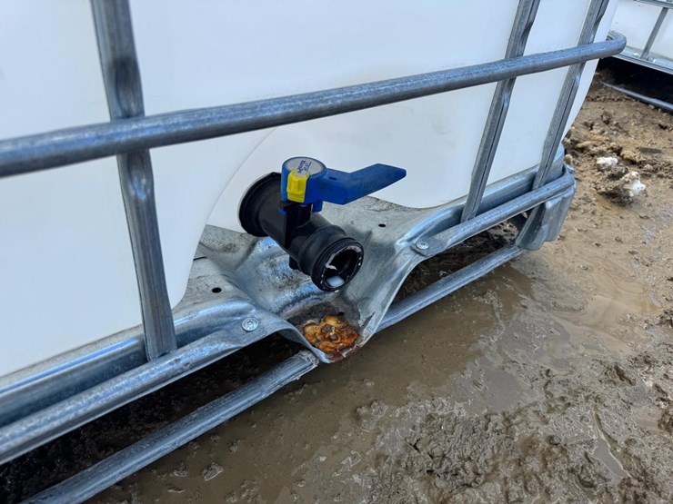 water-tank-tote-image-5