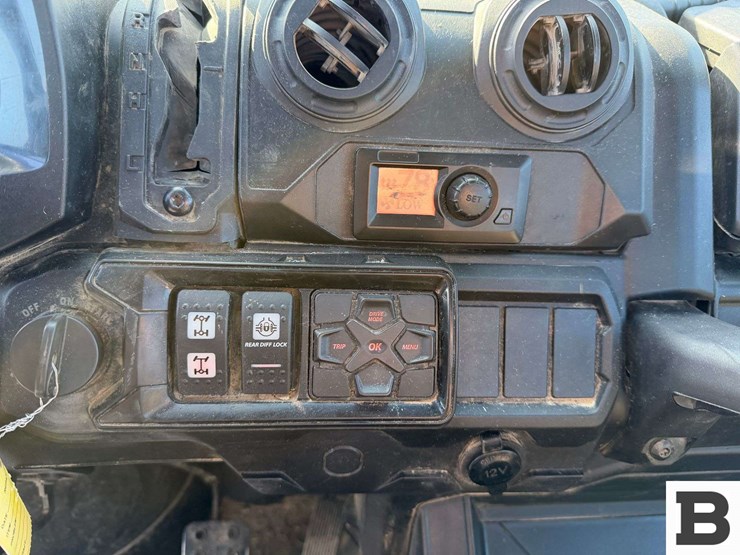 2023-can-am-defender-limited-hd10-atv-image-47