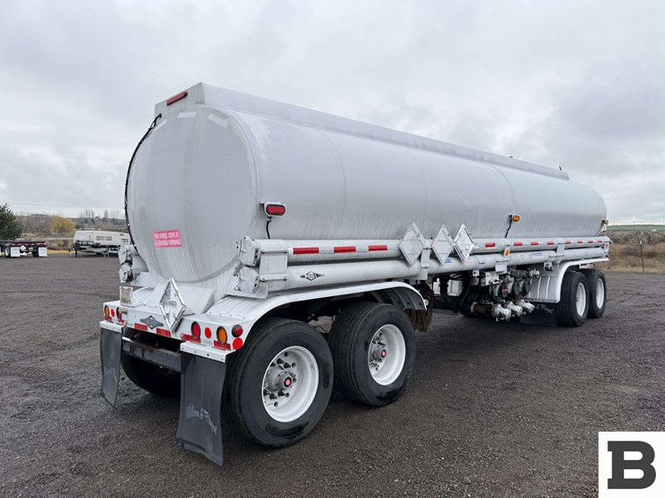 1993-beall-7400-gallon-3-compartment-pull-trailer-image-5