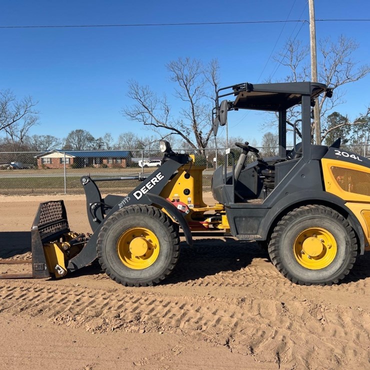 2021 DEERE 204L