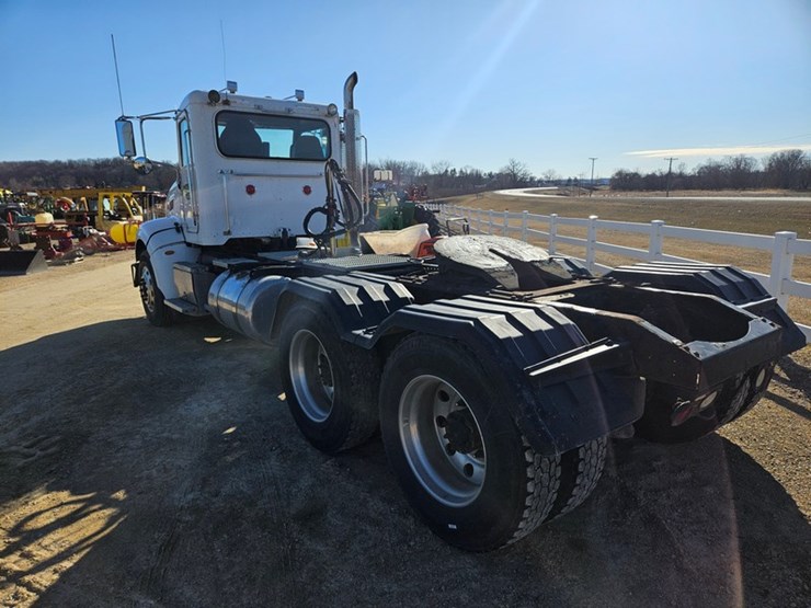 2011-peterbilt-386-image-3