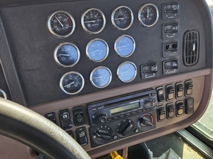 2011-peterbilt-386-image-29