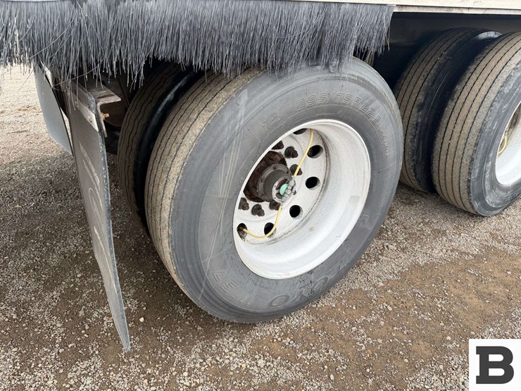 2014-utility-vs3ra-53'-van-trailer-image-29