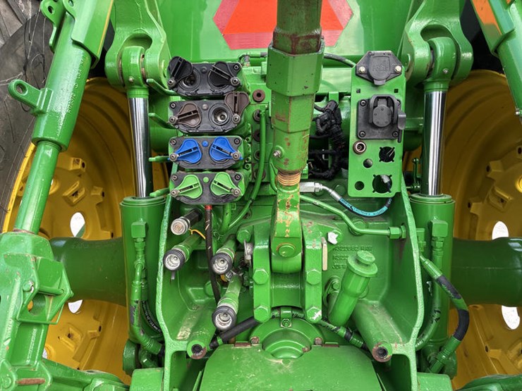2012-john-deere-8260r-image-29