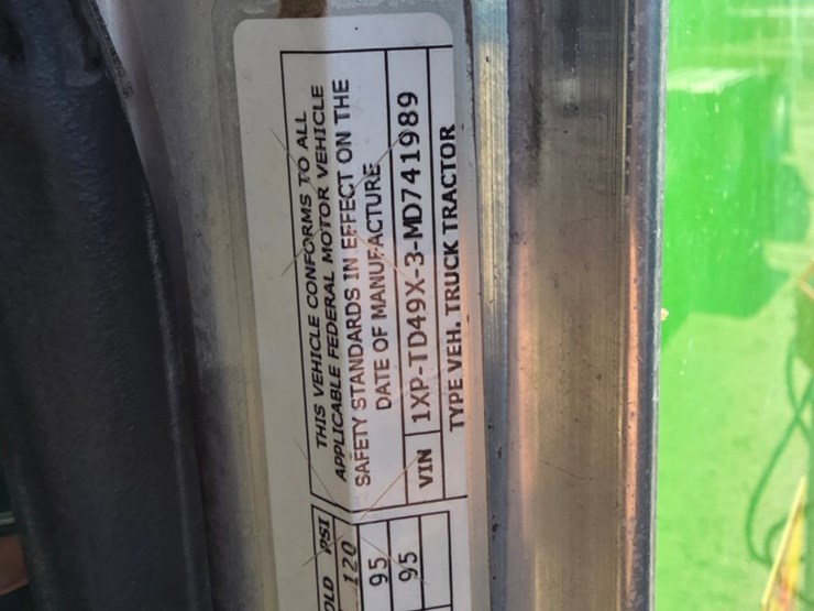 2021-peterbilt-367-image-22