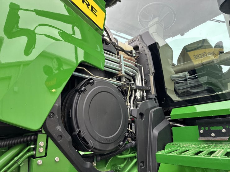 2021-john-deere-8rx-410-image-78
