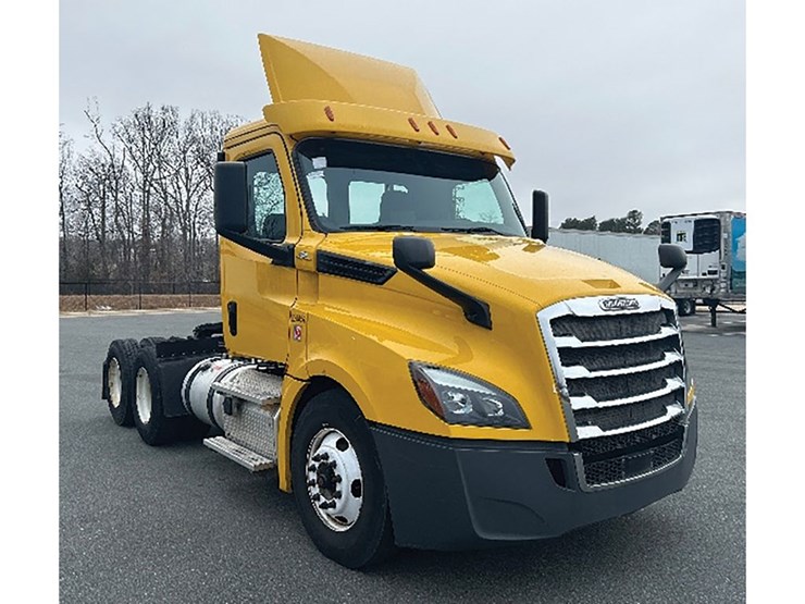 2019-freightliner-cascadia-126-image-1