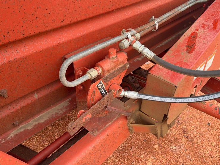 new-holland-195-image-8