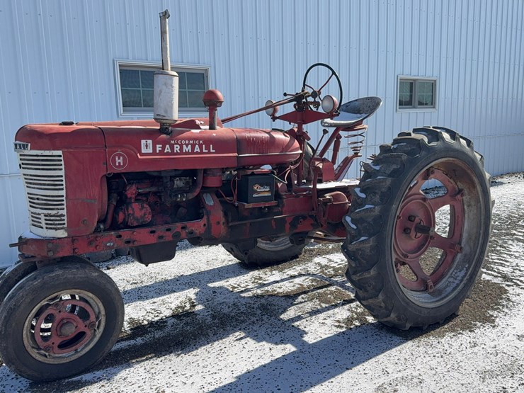 farmall-h-tractor-image-1