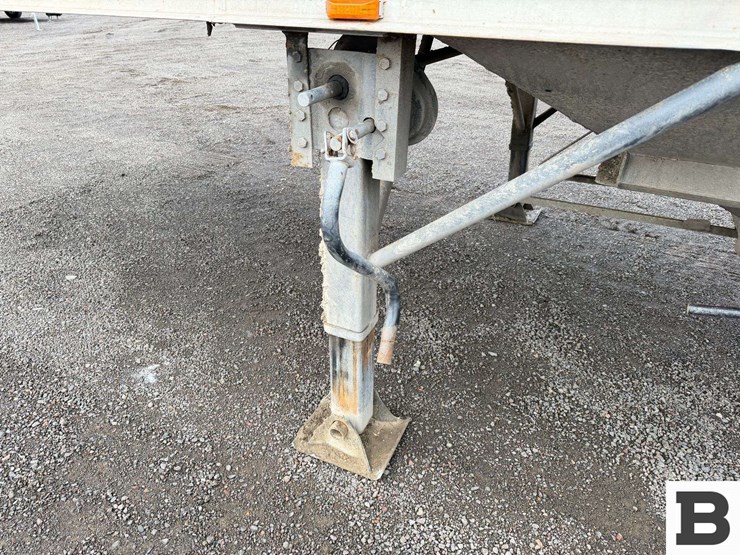 2000-neville-trailer-image-12