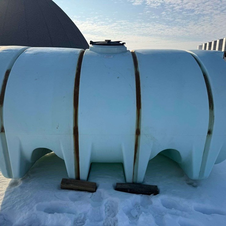 2610 Gallon Center Drain Tank Poly Tank