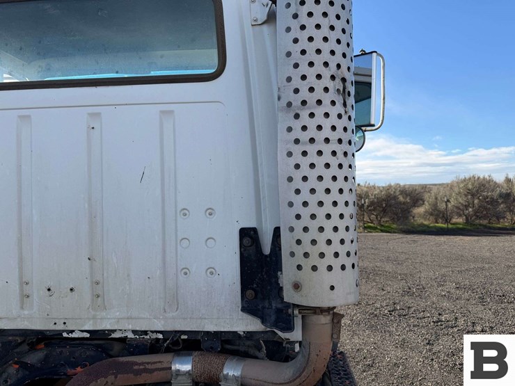 1985-ford-8000-image-35