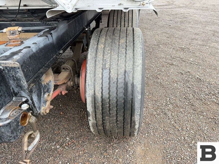 1993-beall-7400-gallon-3-compartment-pull-trailer-image-15