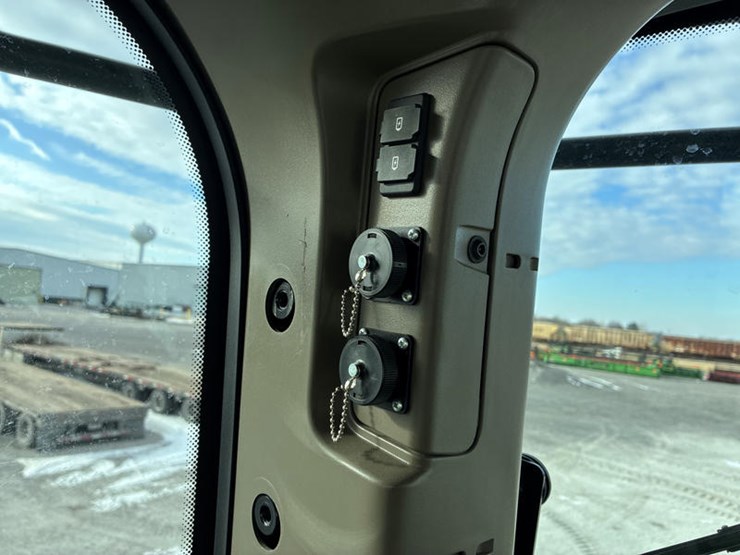 2023-john-deere-9rx-590-image-89