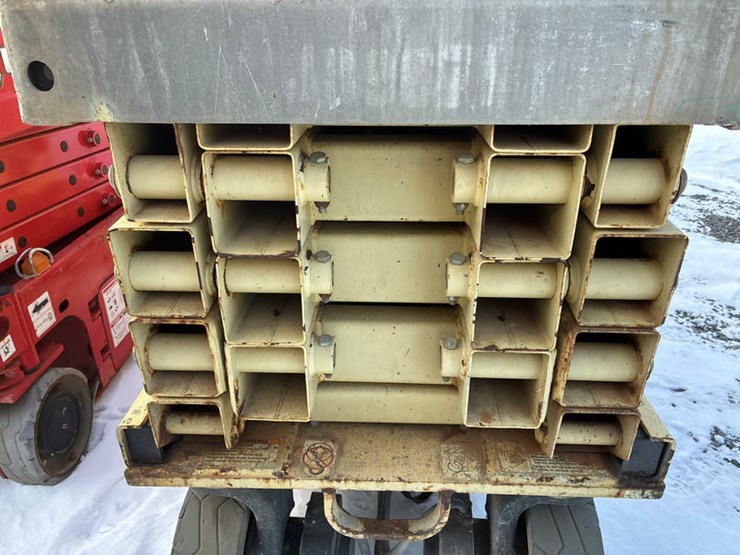 2007-jlg-2630es-image-13