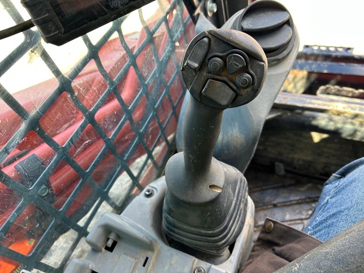 2021-kubota-svl97-2-image-23