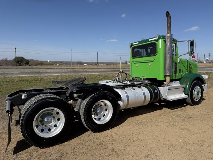 2020-peterbilt-367-image-5