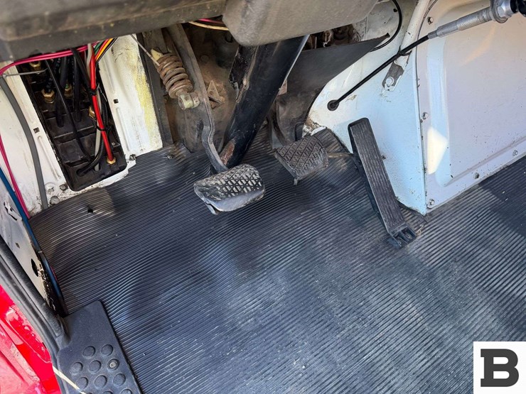 1986-freightliner-flc112-image-46