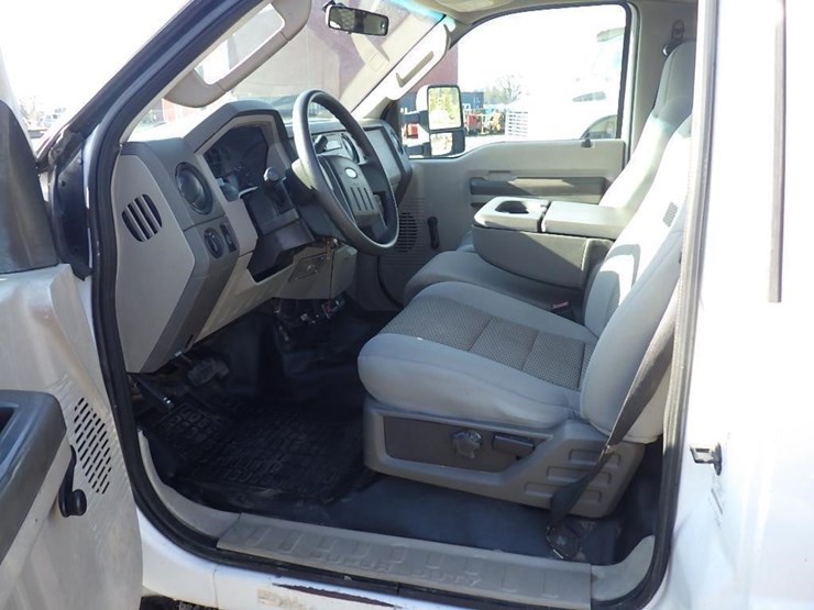 2009-ford-f550-image-19