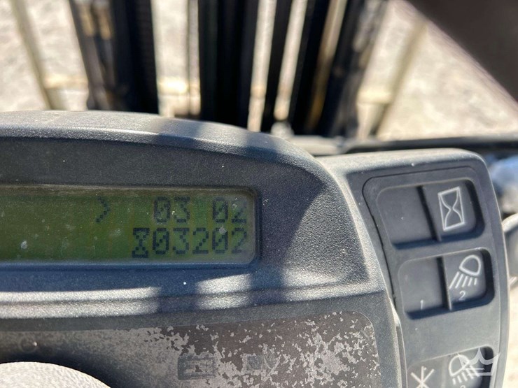 yale-glp070vxe-6,500lb-propane-forklift-image-6