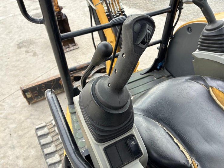 2021-caterpillar-303.5e2-cr-image-64