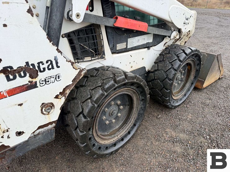 2013-bobcat-s570-image-23