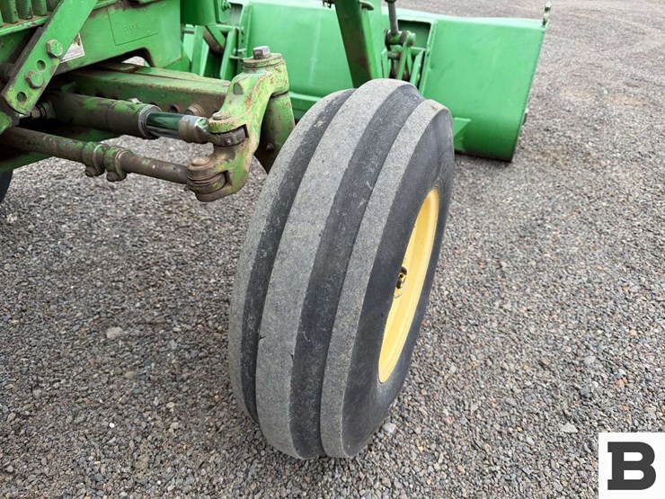 1983-john-deere-2350-image-40