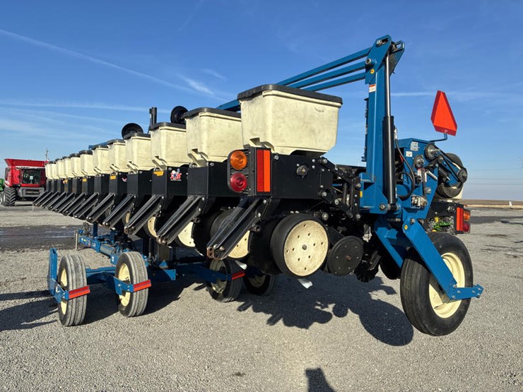 2010-kinze-3600-image-9