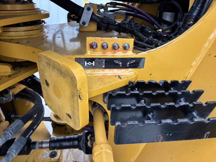 2021-caterpillar-926m-image-28