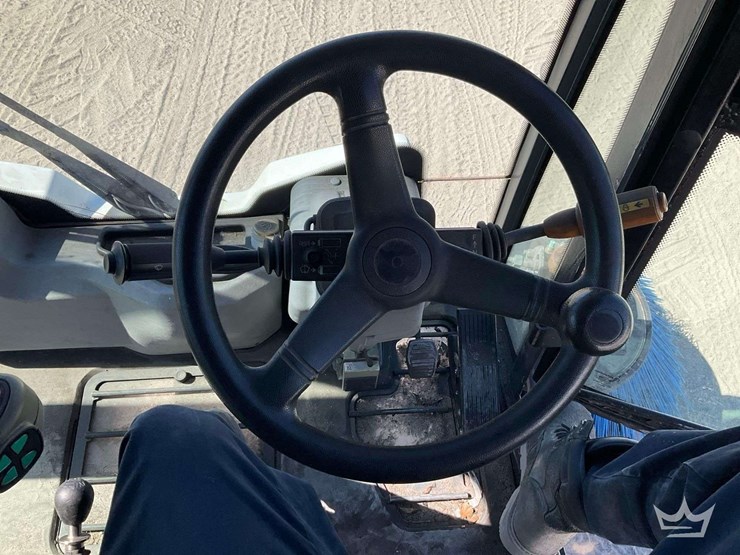 2018-johnston-c201-compact-street-sweeper-image-8