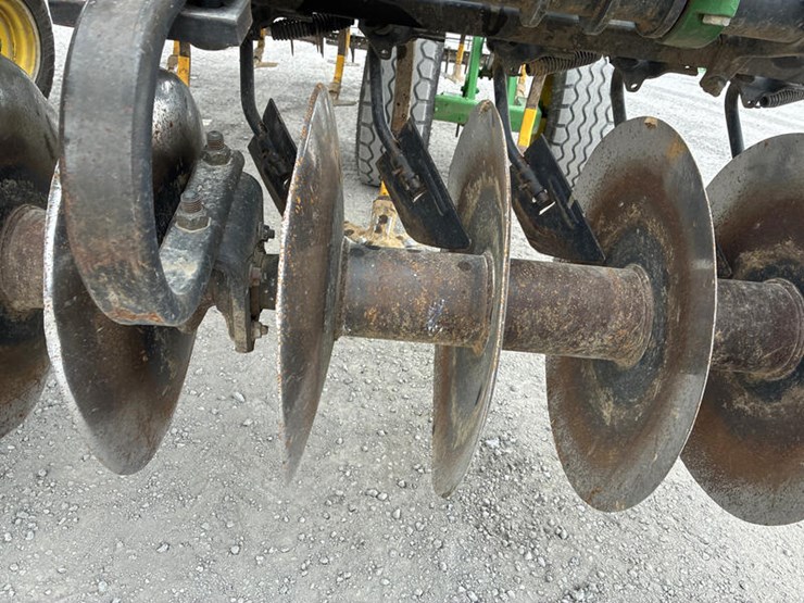 john-deere-2310-image-23