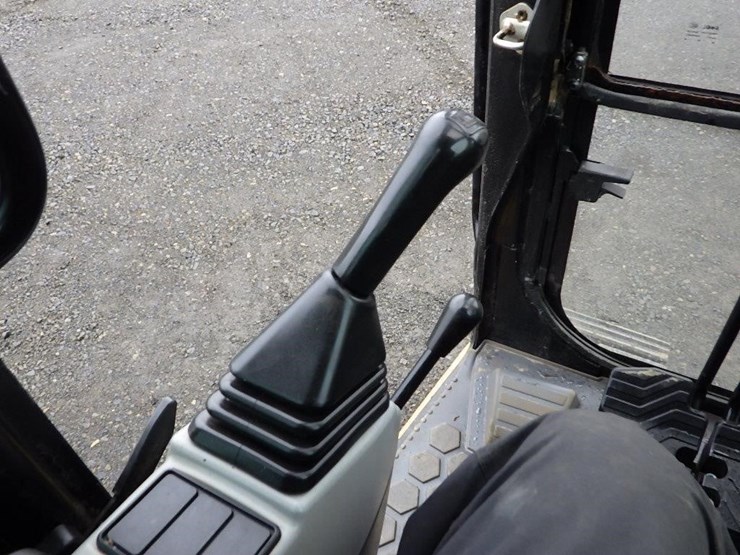 caterpillar-307.5-image-33