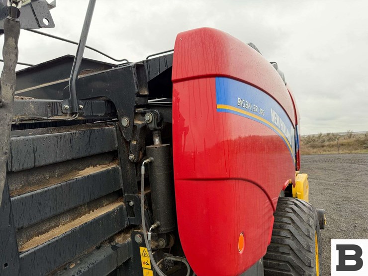 new-holland-340-image-40