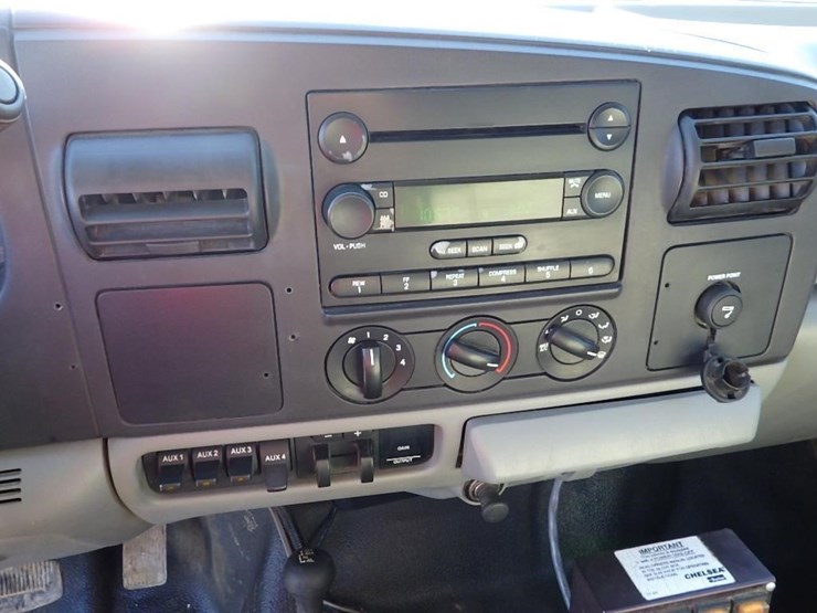 2006-ford-f550-image-33