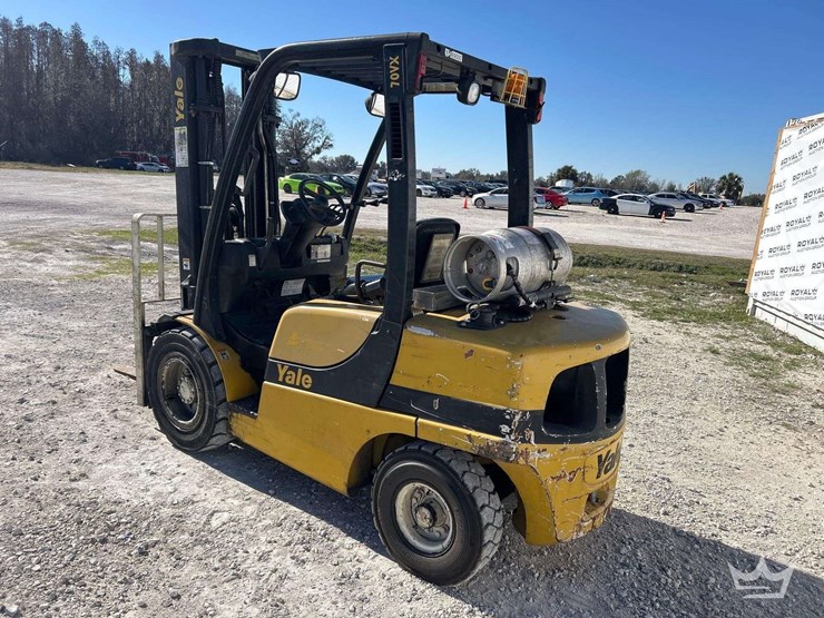 yale-glp070vxe-6,500lb-propane-forklift-image-4