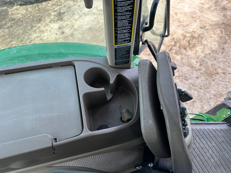 2011-john-deere-5090m-image-66