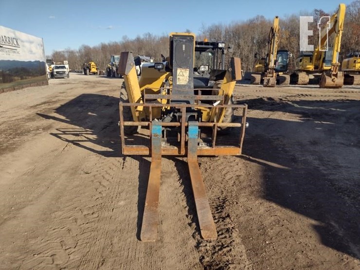 2013-caterpillar-tl943c-image-2